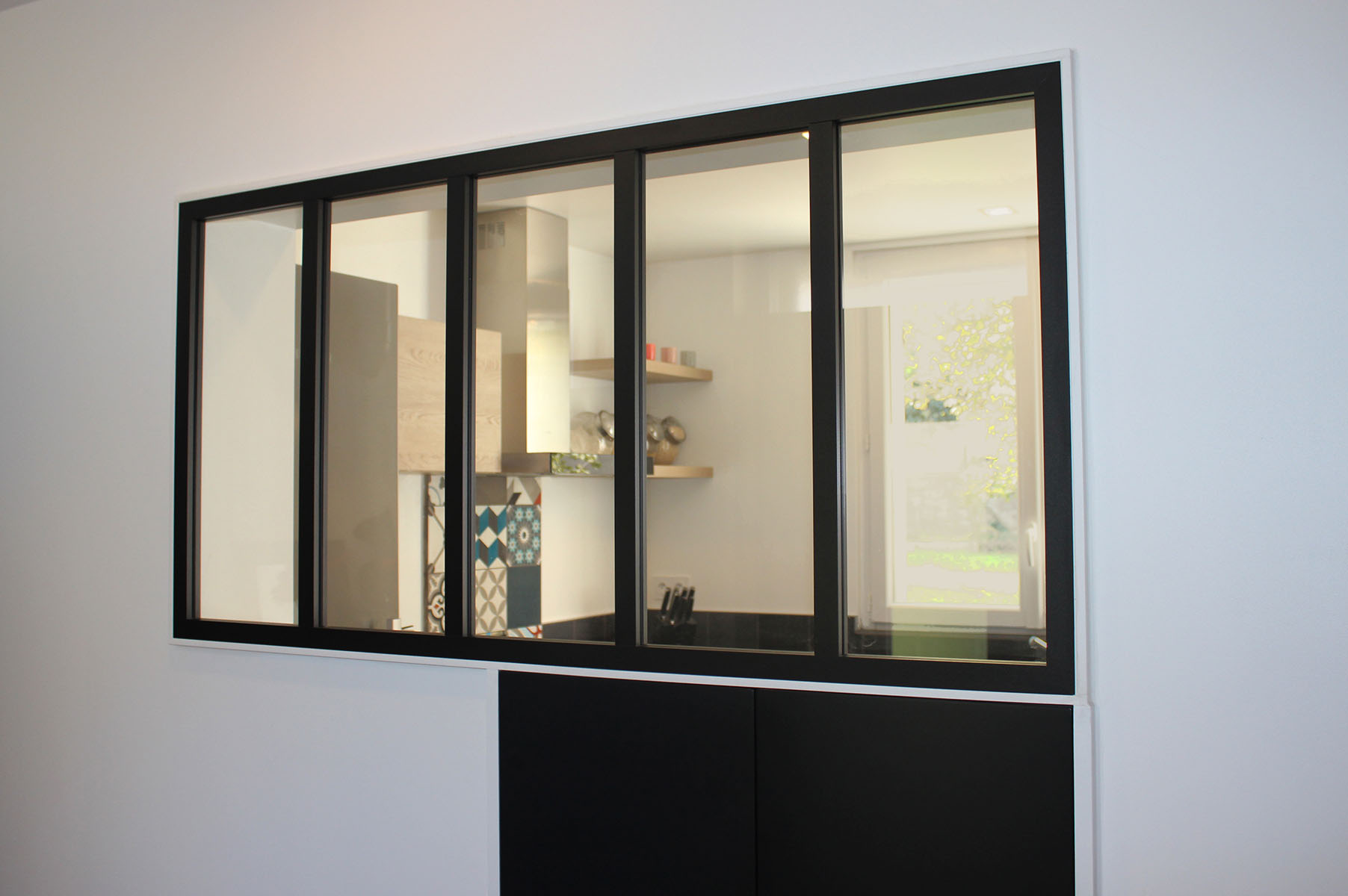 Verrière — Aluminium laqué noir.