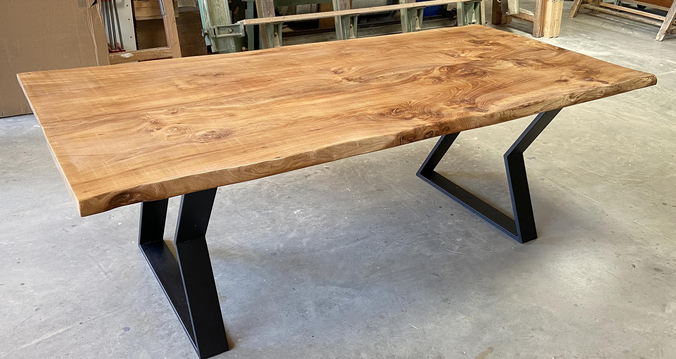 Table — Orme massif & métal.