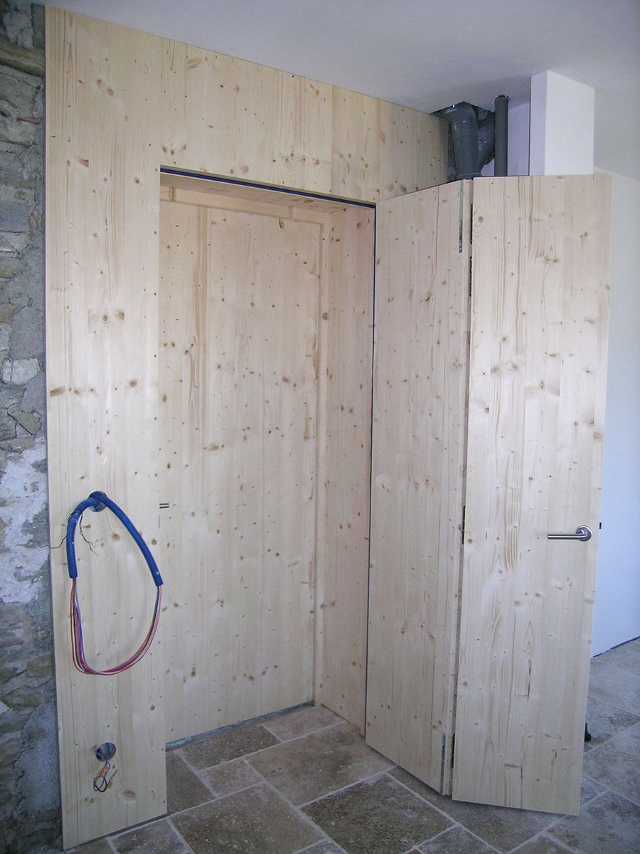 Portes — 3 plis épicéa.
+ Produit — Isolation acoustique.