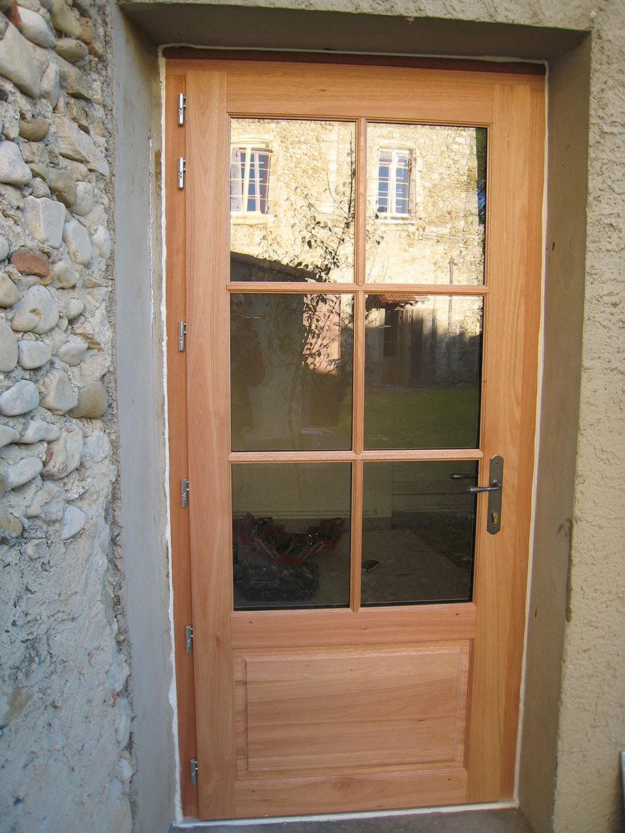 Porte — Bois exotique à peindre.