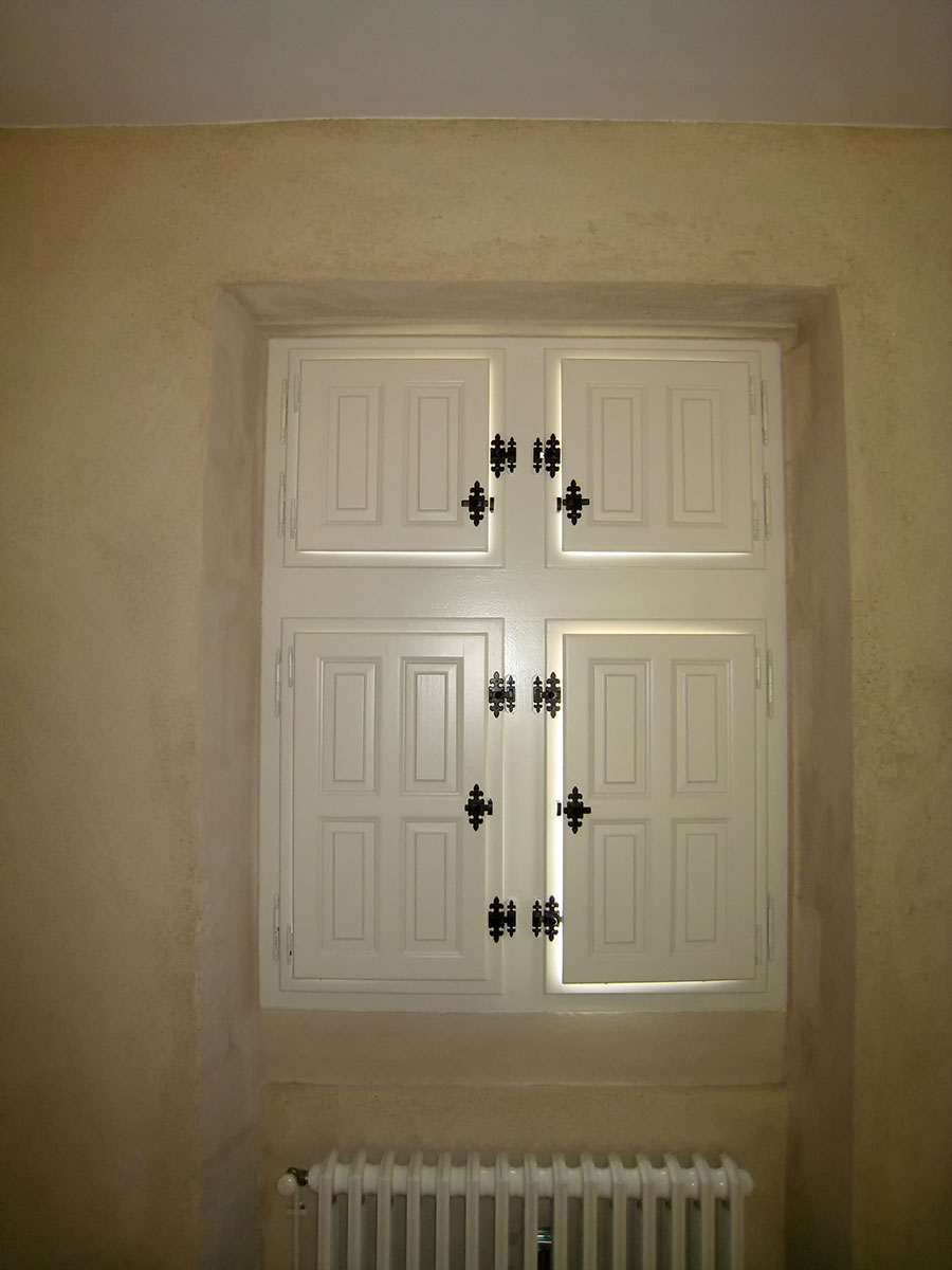 Volets — Bois exotique, après blanc.