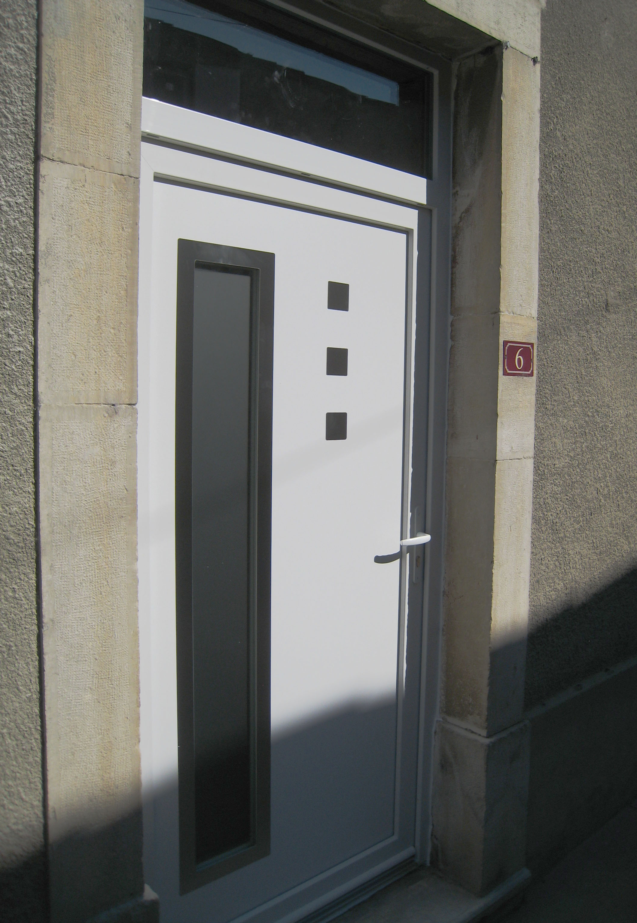 Porte — PVC blanc.