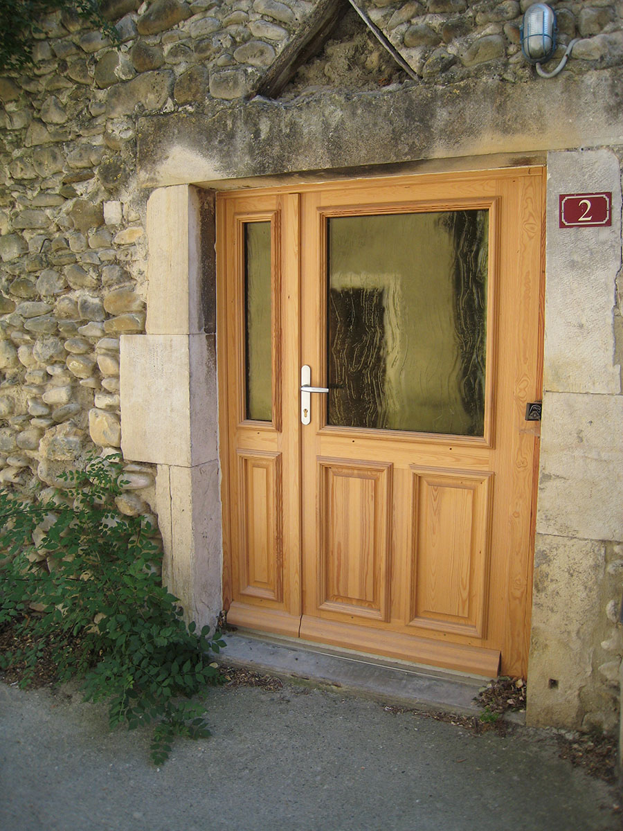 Porte — Pin lasuré.