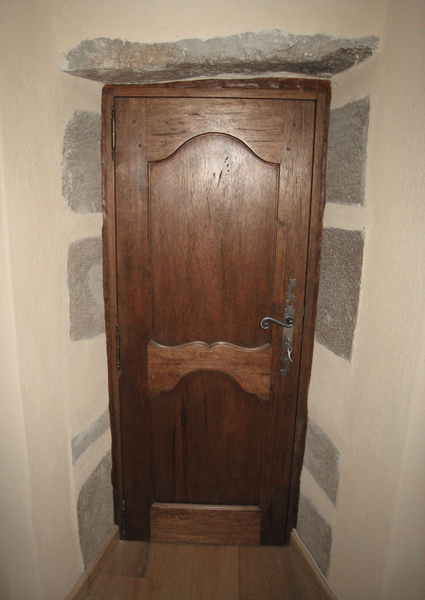 Porte — Fraké teinté, verni.