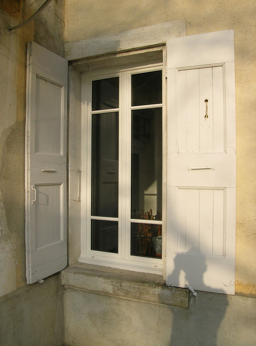 Fenêtre — Châtaigner.
Finition — Procédé de peinture Naboco® (garantie 10 ans).