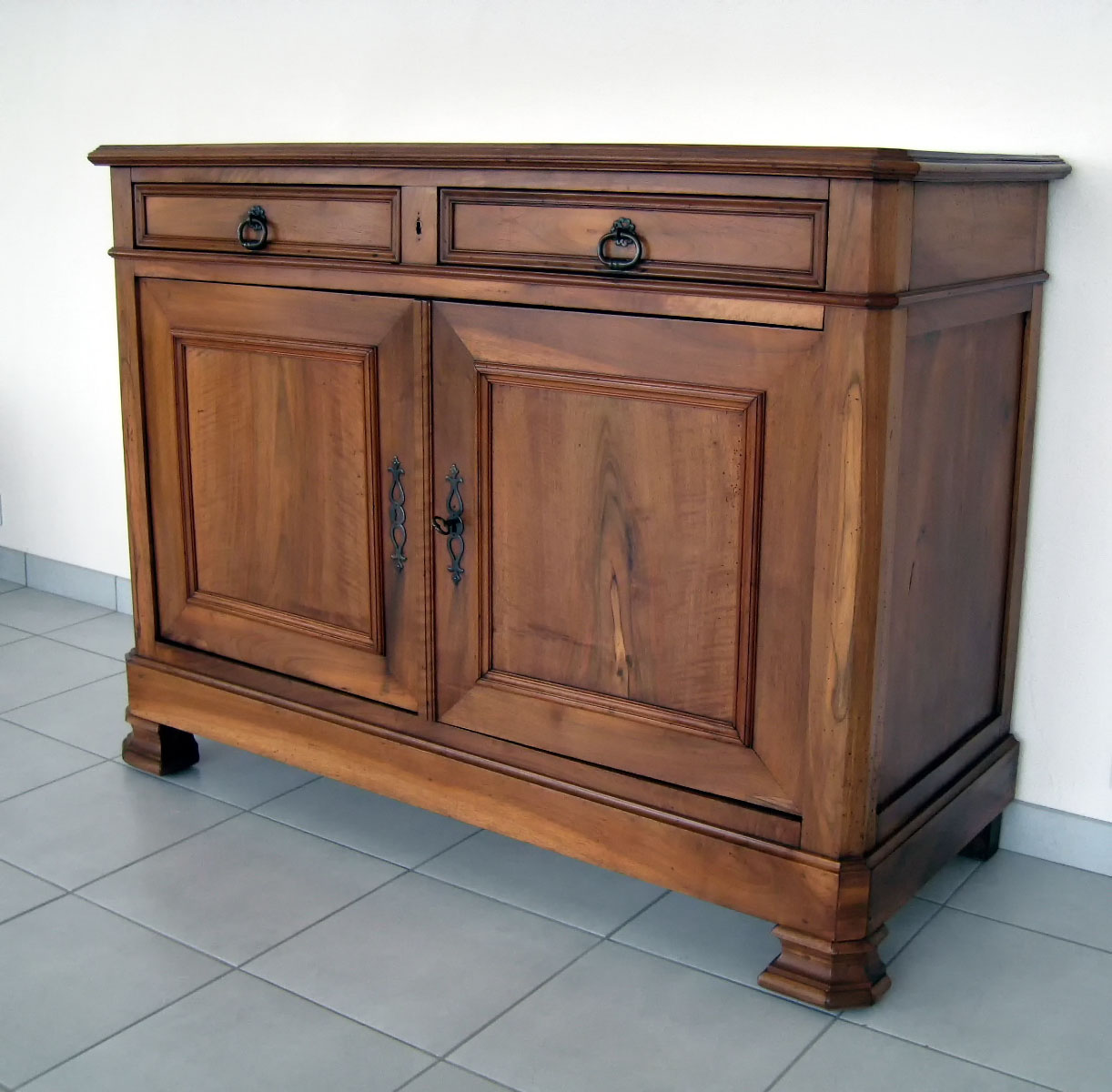 Restauration — Décapage et cirage.