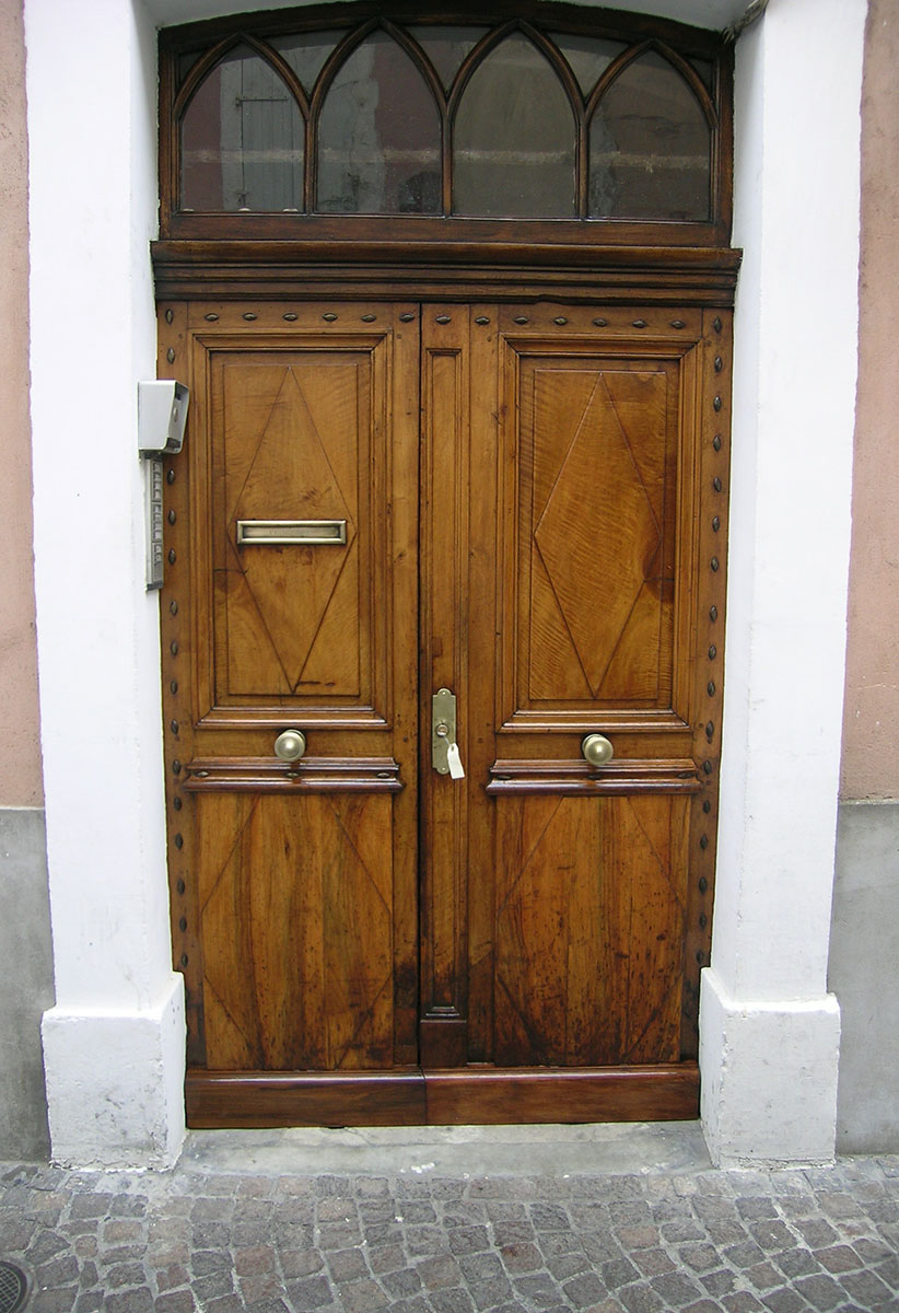 Restauration — Remplacement des jets d'eau, lasure.